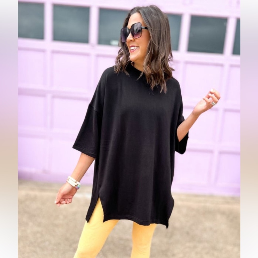 Black Short Sleeve Side Slit Pullover -Size M/L